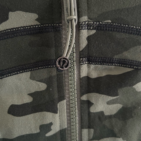 Lululemon Define Heritage 365 Camo Olive jacket - Picture 4 of 7